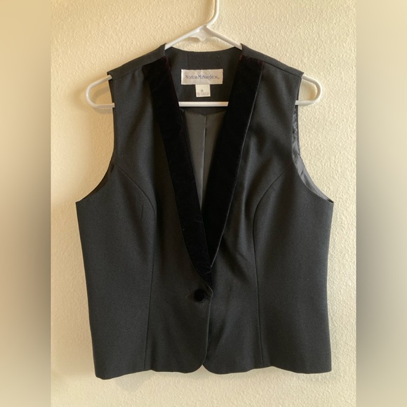 Norton McNaughton Jackets & Blazers - Norton McNaughton Black Women's Vest with Velvet Trim Size S